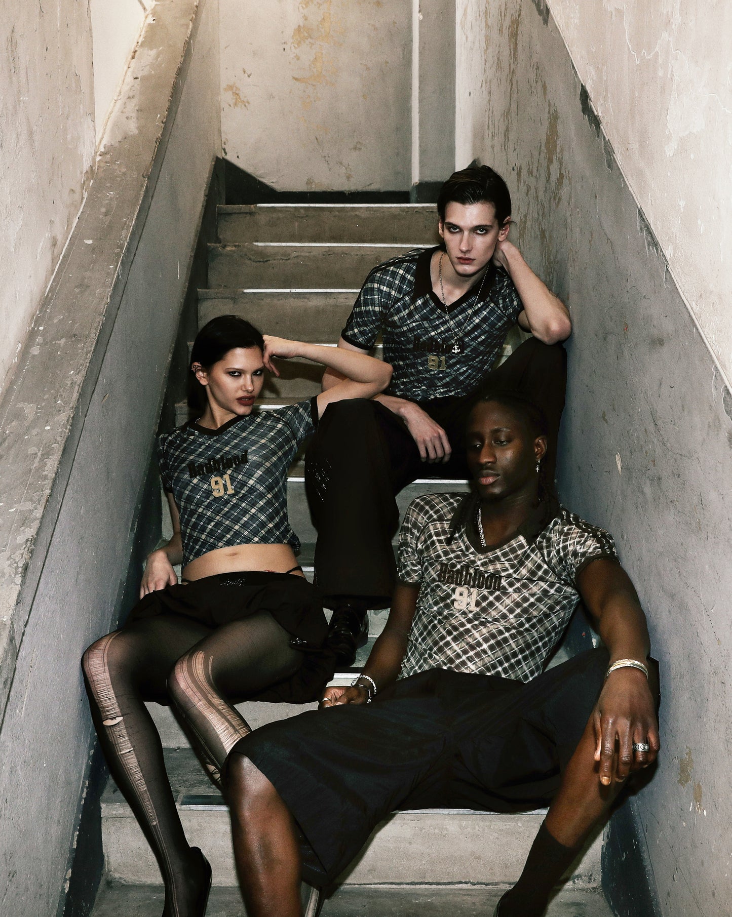 Vintage Club V-Neck Check T-Shirt - Black