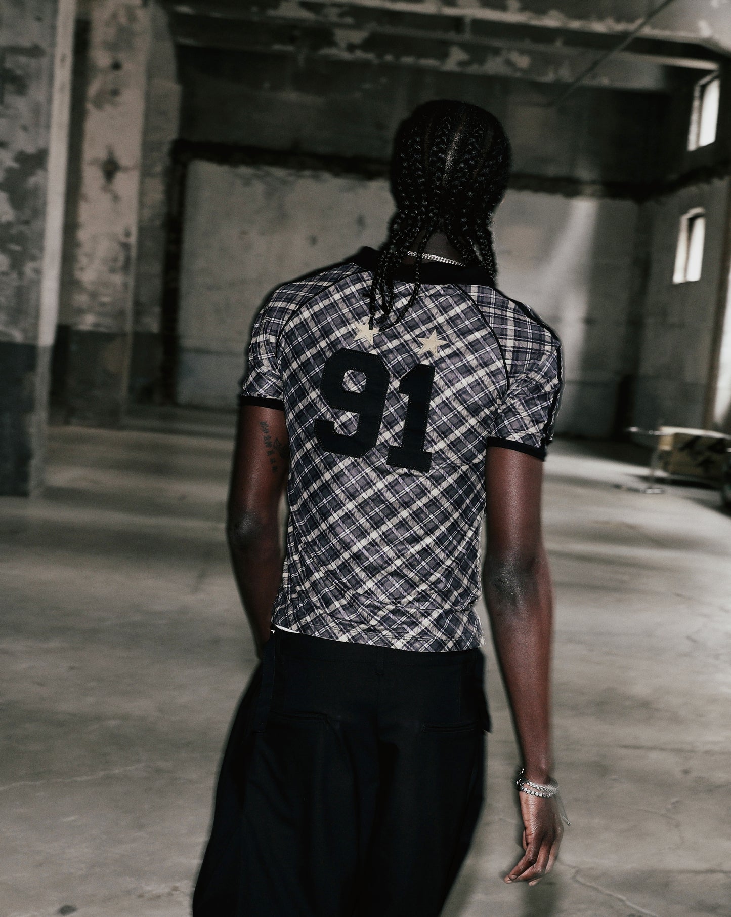 Vintage Club V-Neck Check T-Shirt - Black