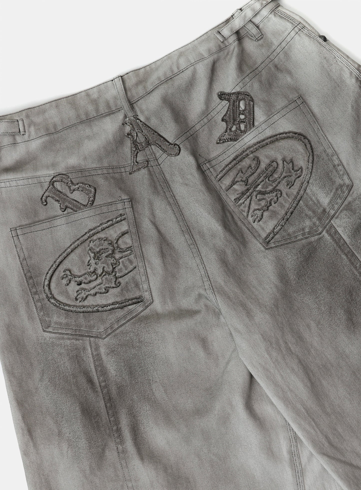 Lion Patch Bermuda Denim Pants - Mud White