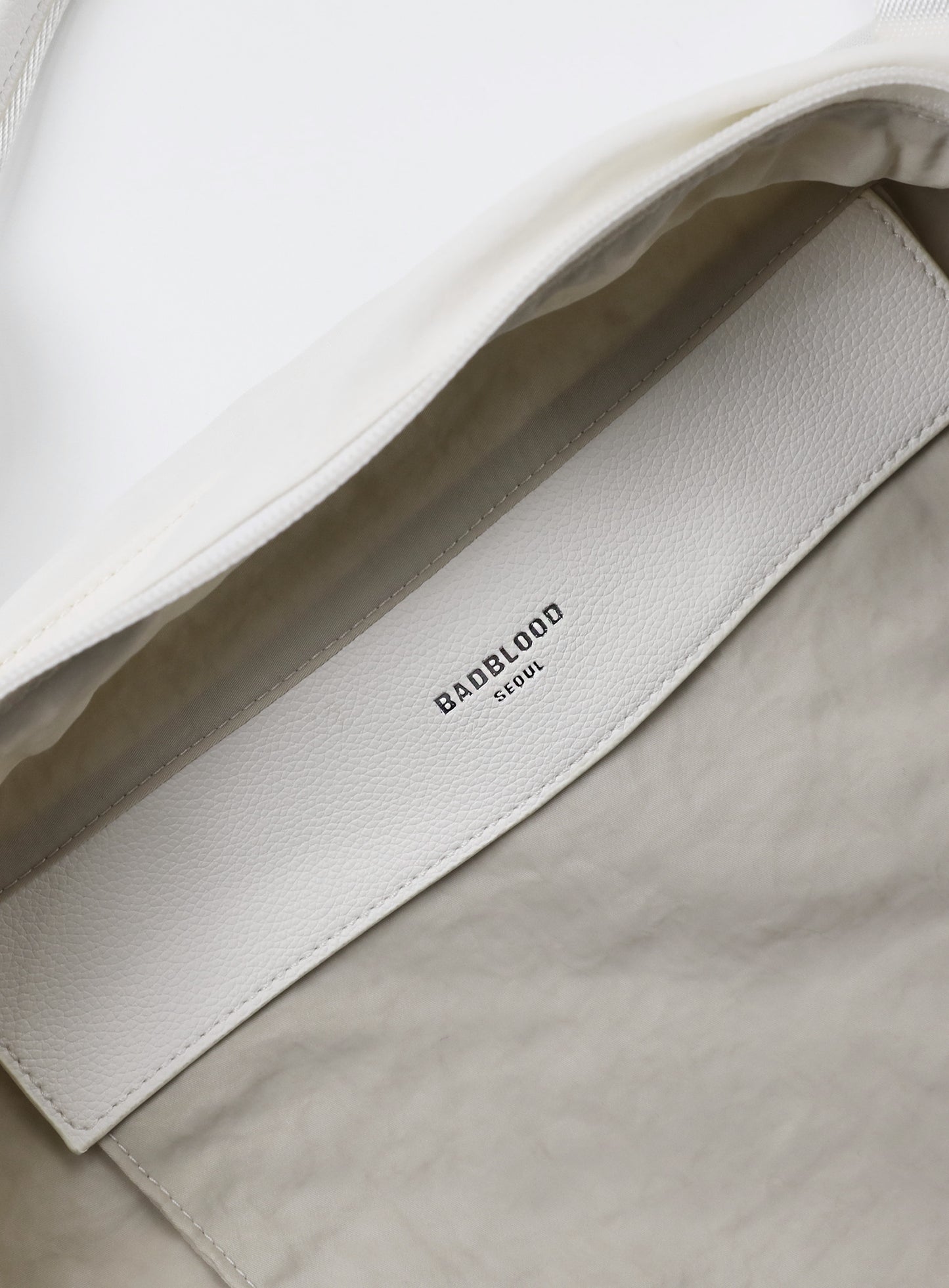 Bad Logo Nylon Duffel Bag - White