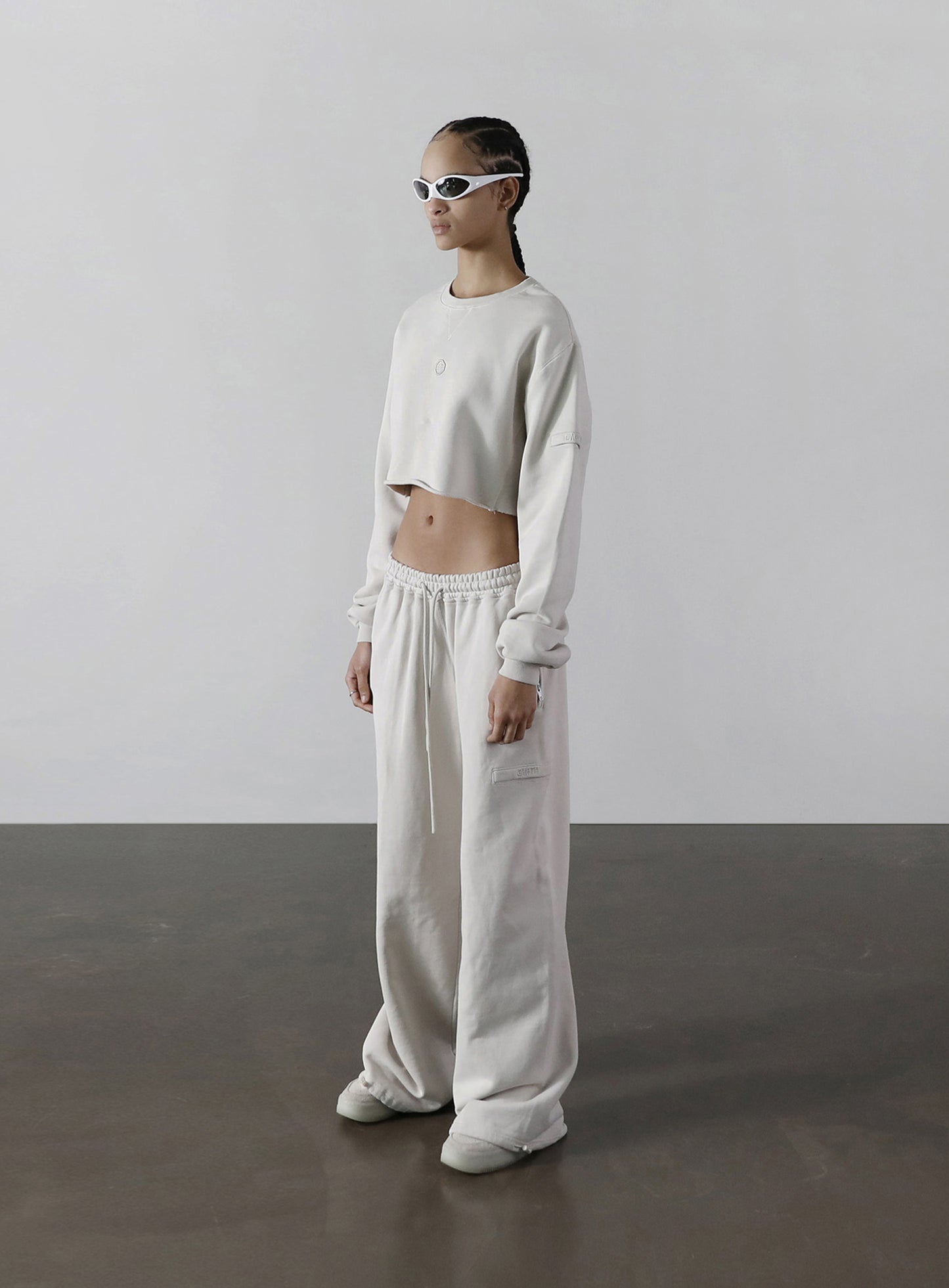 Old Effect Crop Sweatshirt - Studio