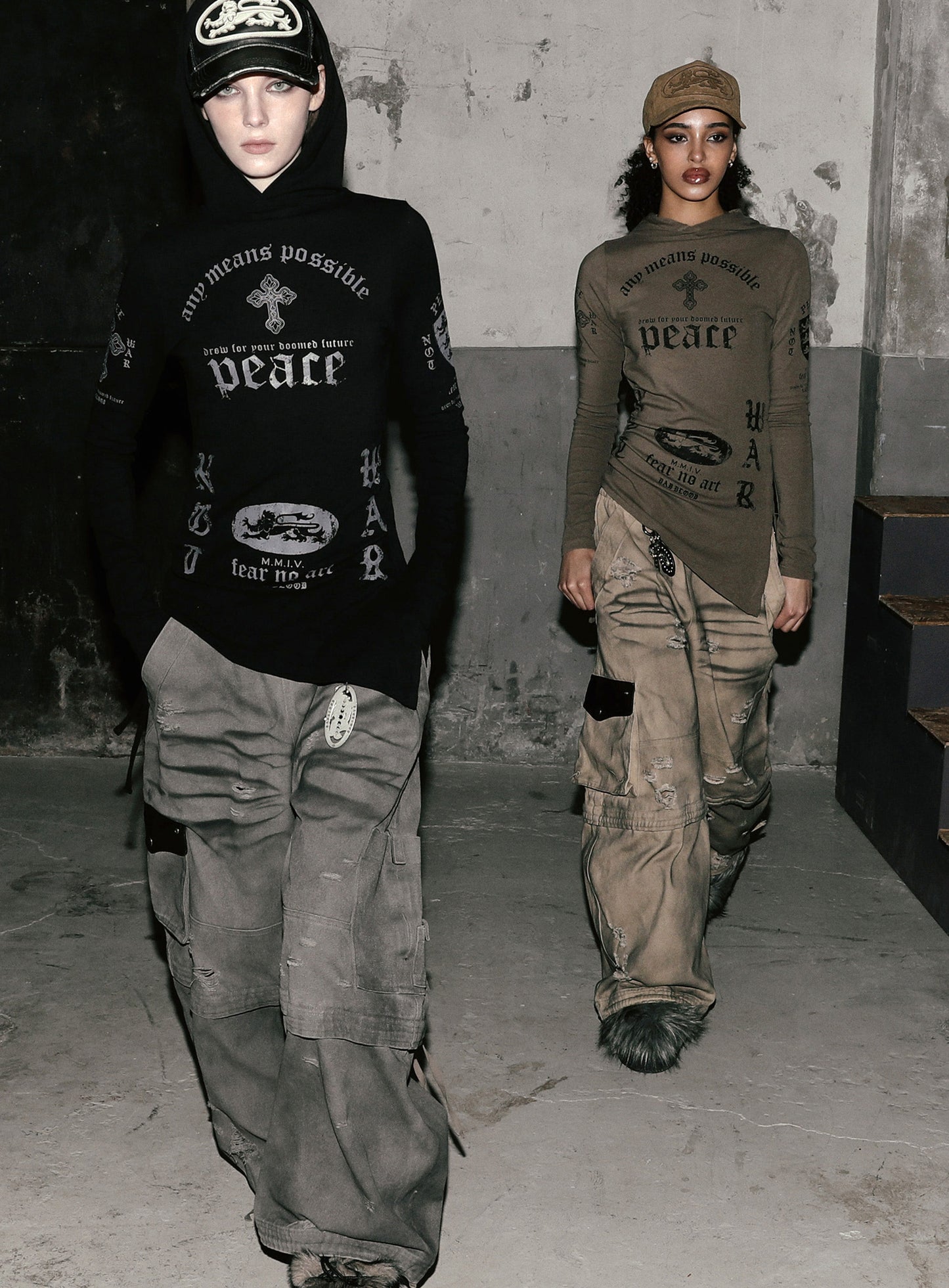 [w-hde25-087] PEACE NOT WAR Slim Cutout Hoodie - Tobacco