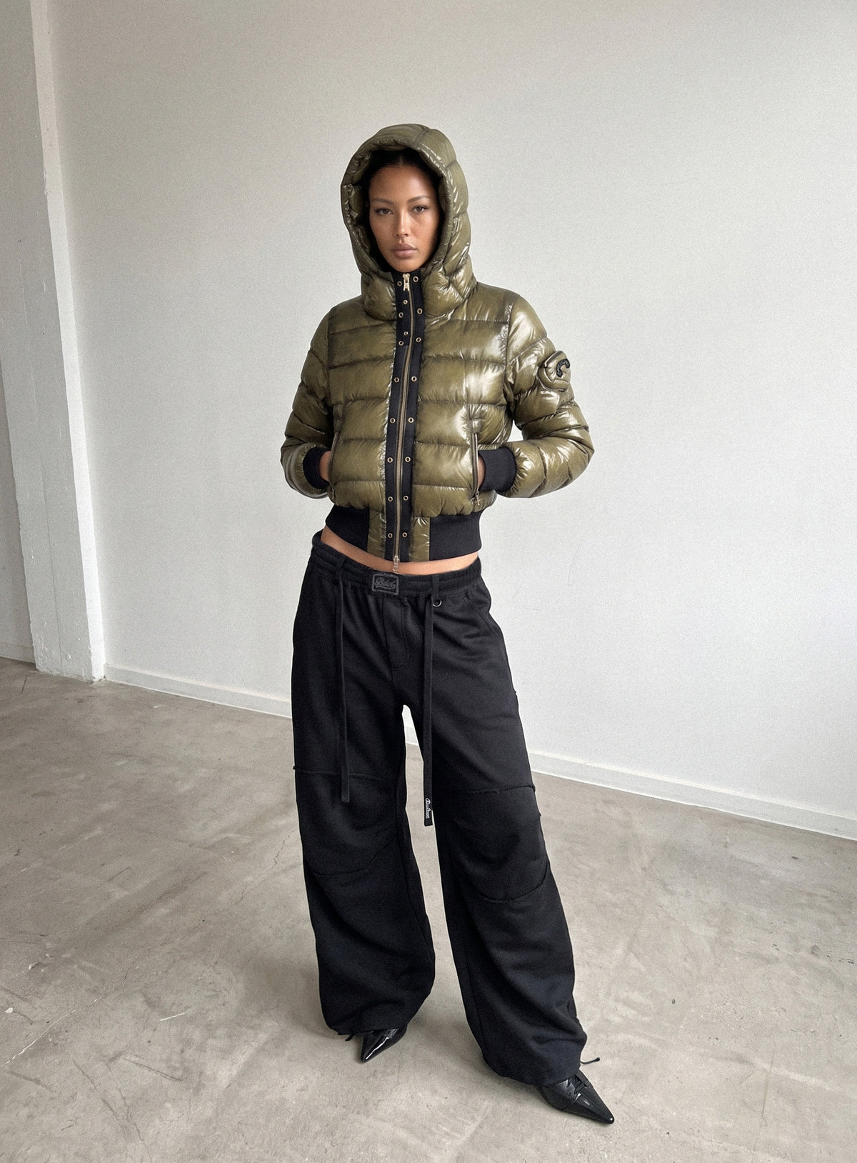 [﻿PREORDER] [w-jkt26-087] Viper 422 Midweight Hooded Short Puffer – Military Green