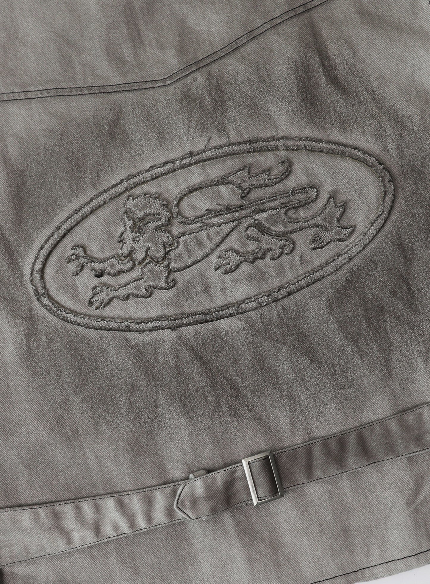 Lion Patch Vest - Mud White