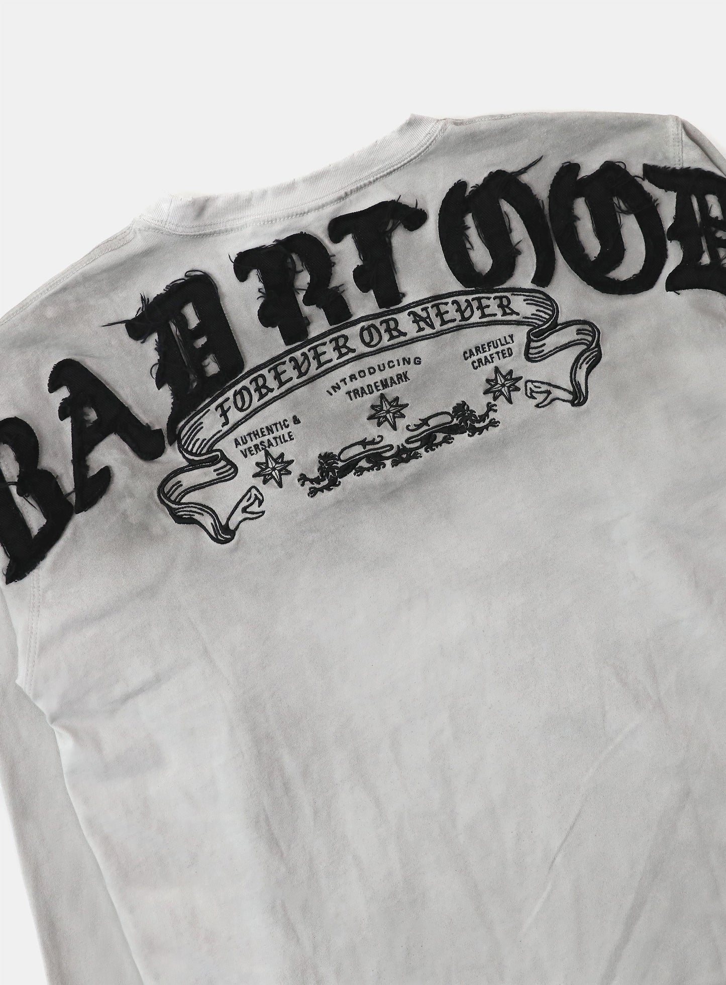 [w-tee25-196] Mystic Capsule Logo Patch Long Sleeve – White