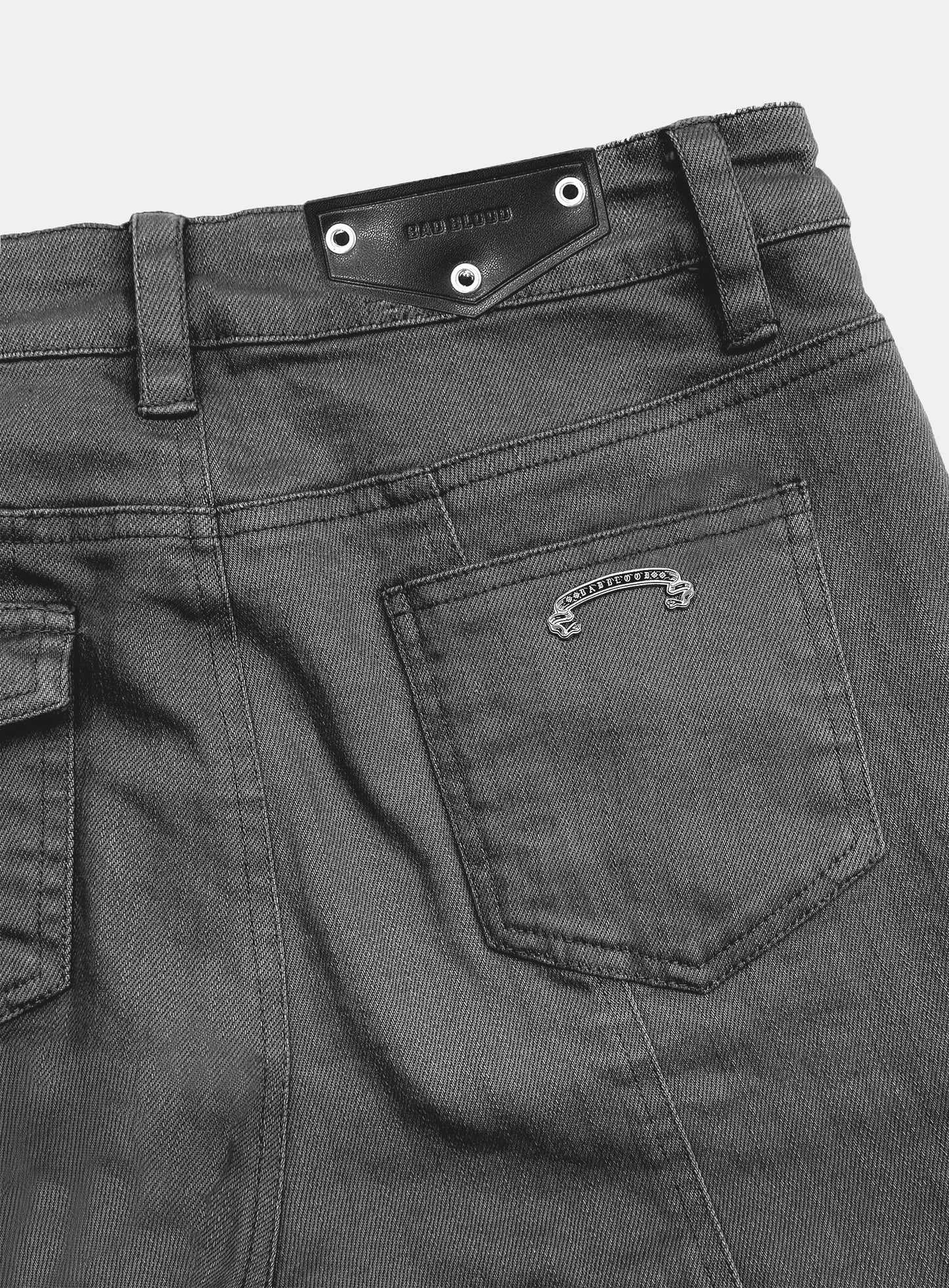 [w-pts26-092] 109 Low-Rise Cargo Bootcut Pants - Charcoal
