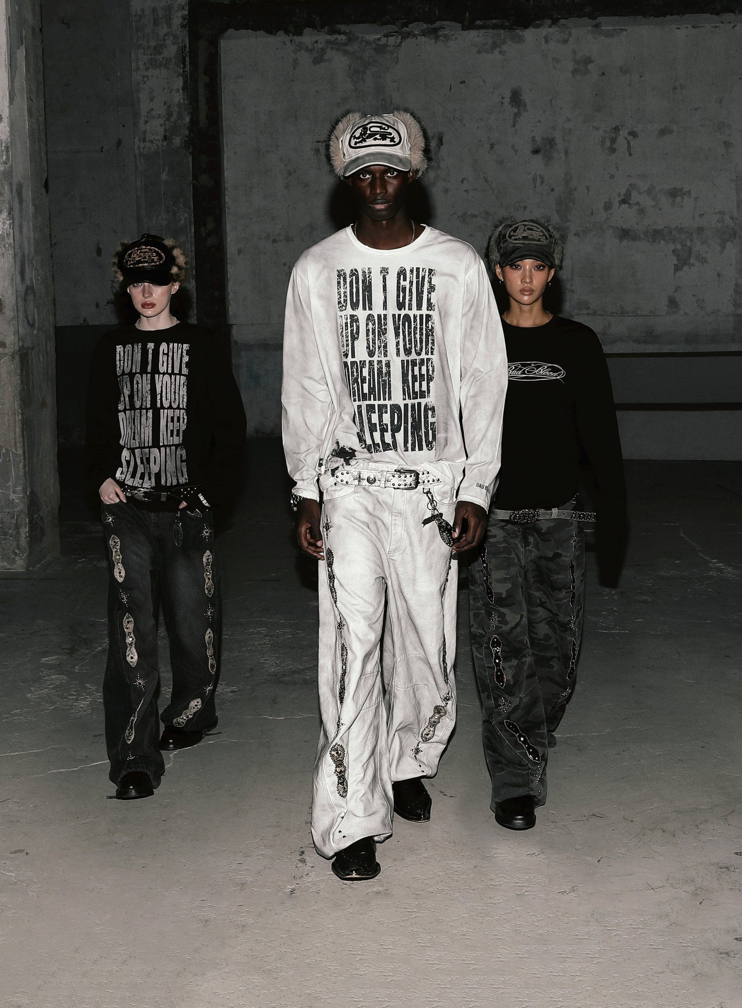 KEEP SLEEPING Long Sleeve - Dusty Black