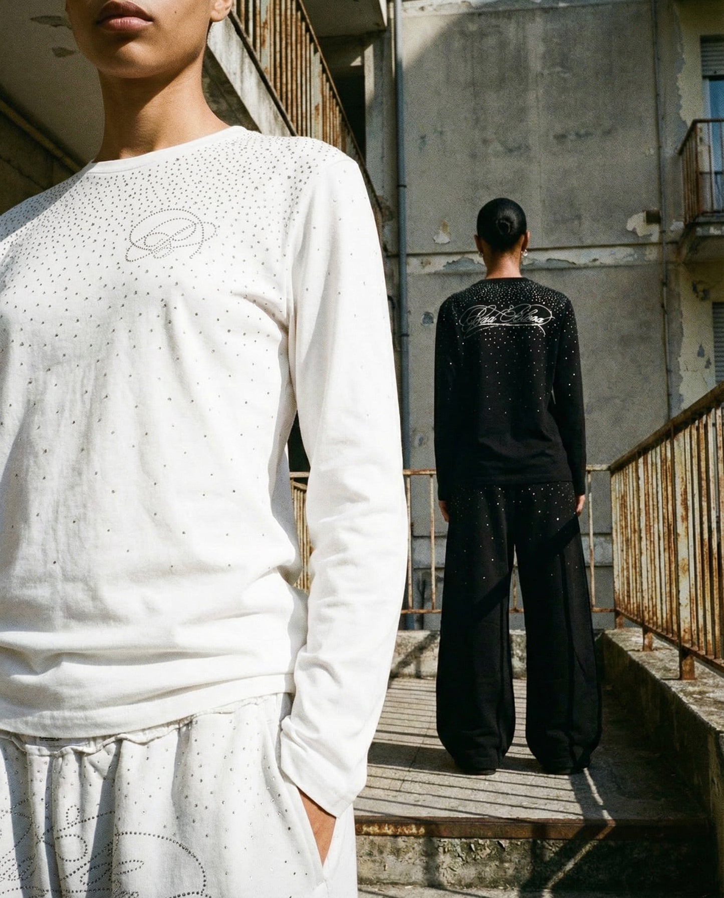 [w-tee26-013] Dark Classic Rhinestone Long Sleeve - White