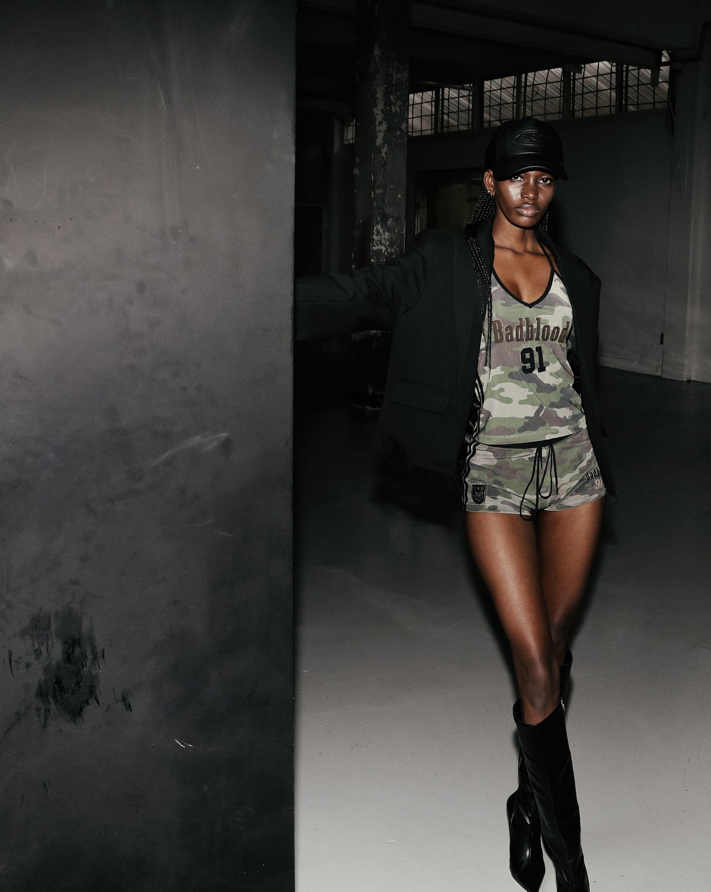 Low Edge Crop Blazer - Black