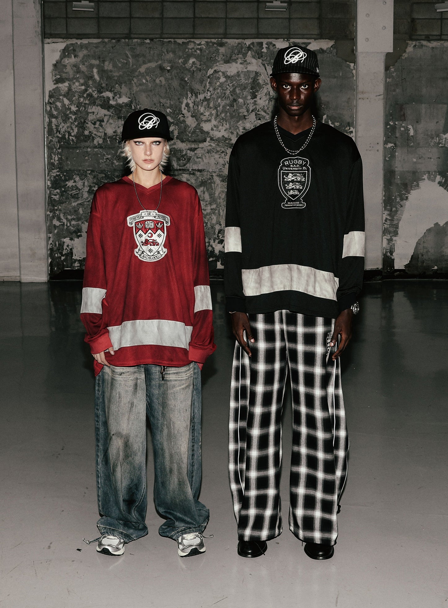 Shield M Contrast V-Neck Jersey Long Sleeve - Red