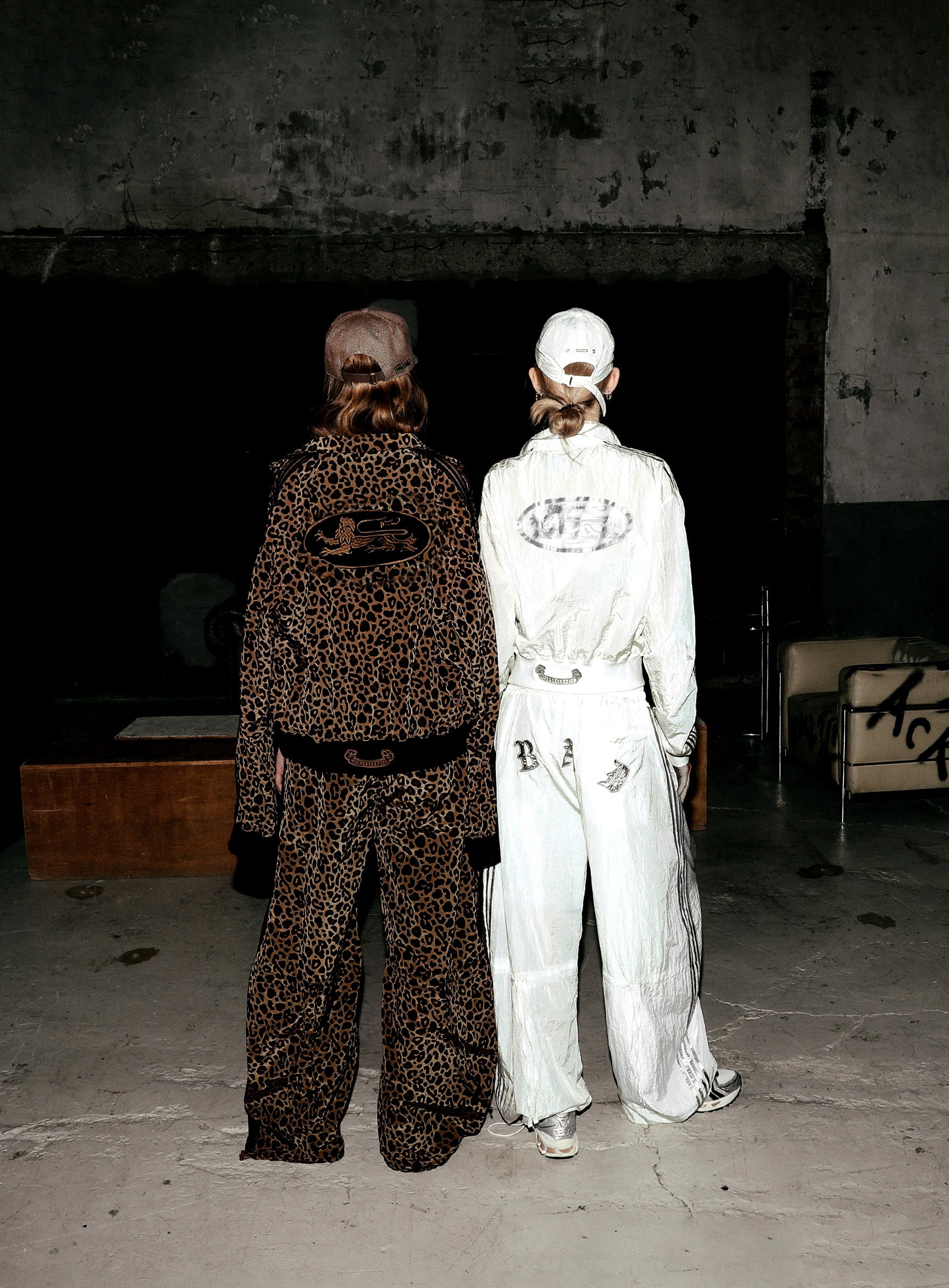 [BADBLOOD]◆韓国大人気◆Dark Billy Nylon Curved Track Pants Dark Billy Nylon Curved Track Pants - White – BADBLOOD TAIWAN