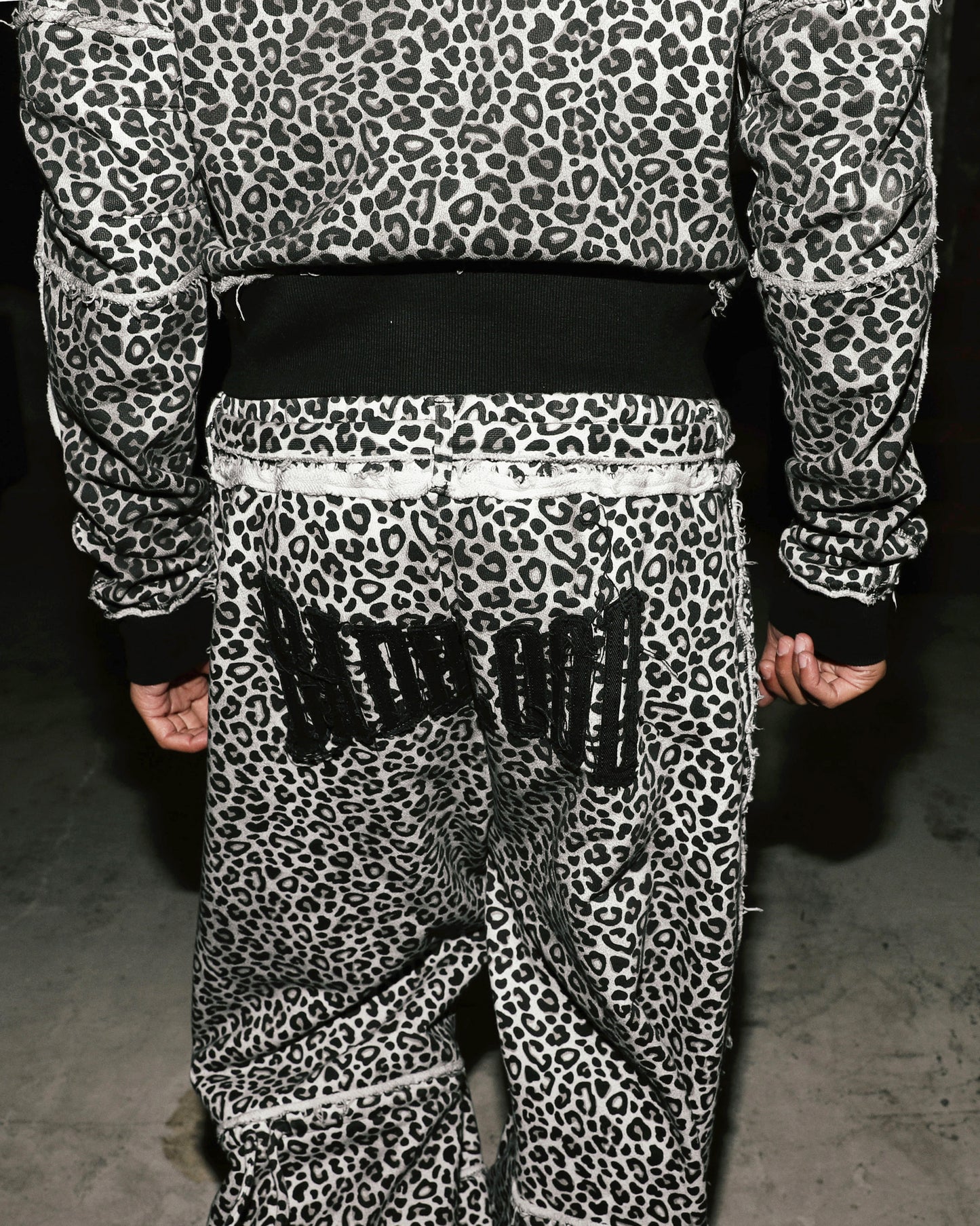 [w-pts25-096] Low Edge Convex Jogger - White Leopard