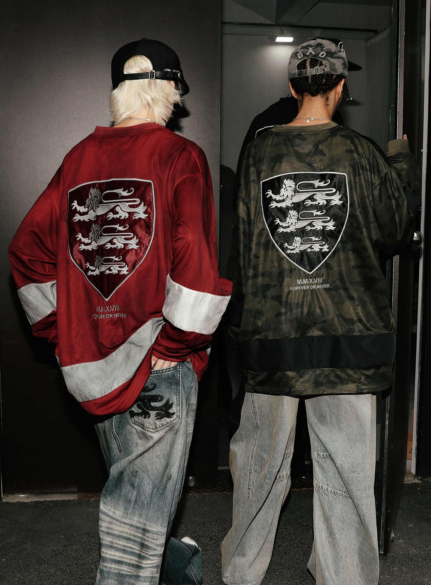 Shield M Contrast V-Neck Jersey Long Sleeve - Red