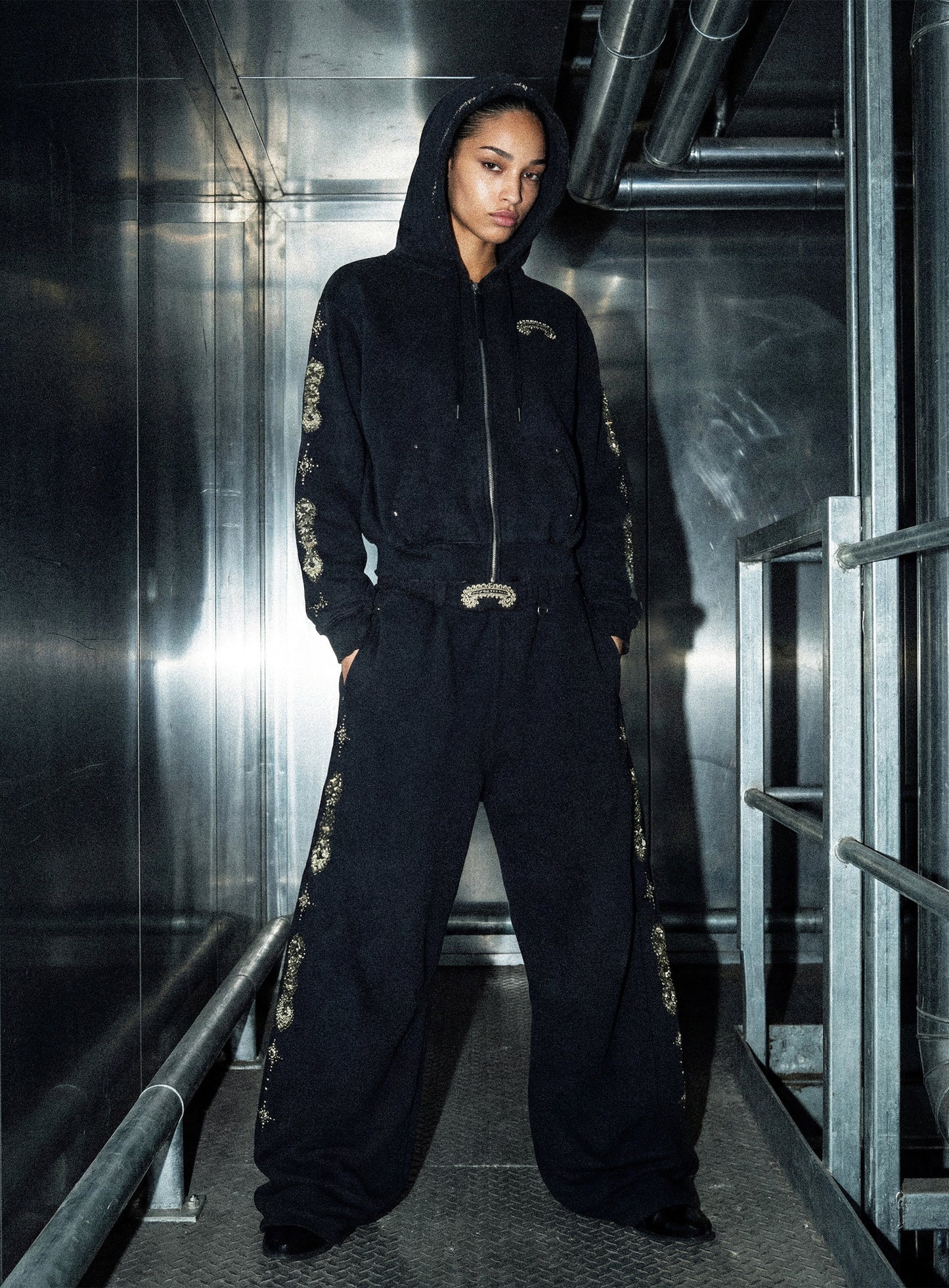 [w-pts25-076] Viper Gemstone 2-Way Curved Jogger Trousers -Black