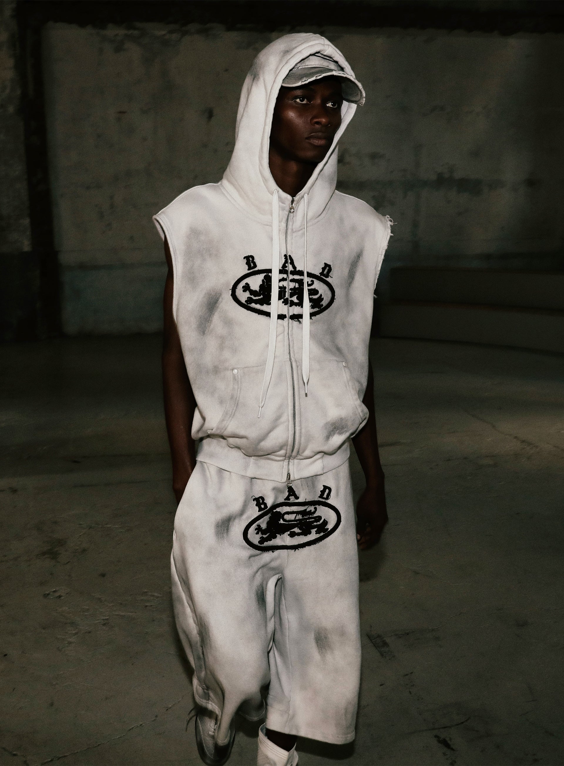 ◆BADBLOOD◆ Mystic Patch Bermuda Pants Washed White w-srt25 Badblood Mystic Patch Bermuda Pants - Washed White – BBGSHOPHK