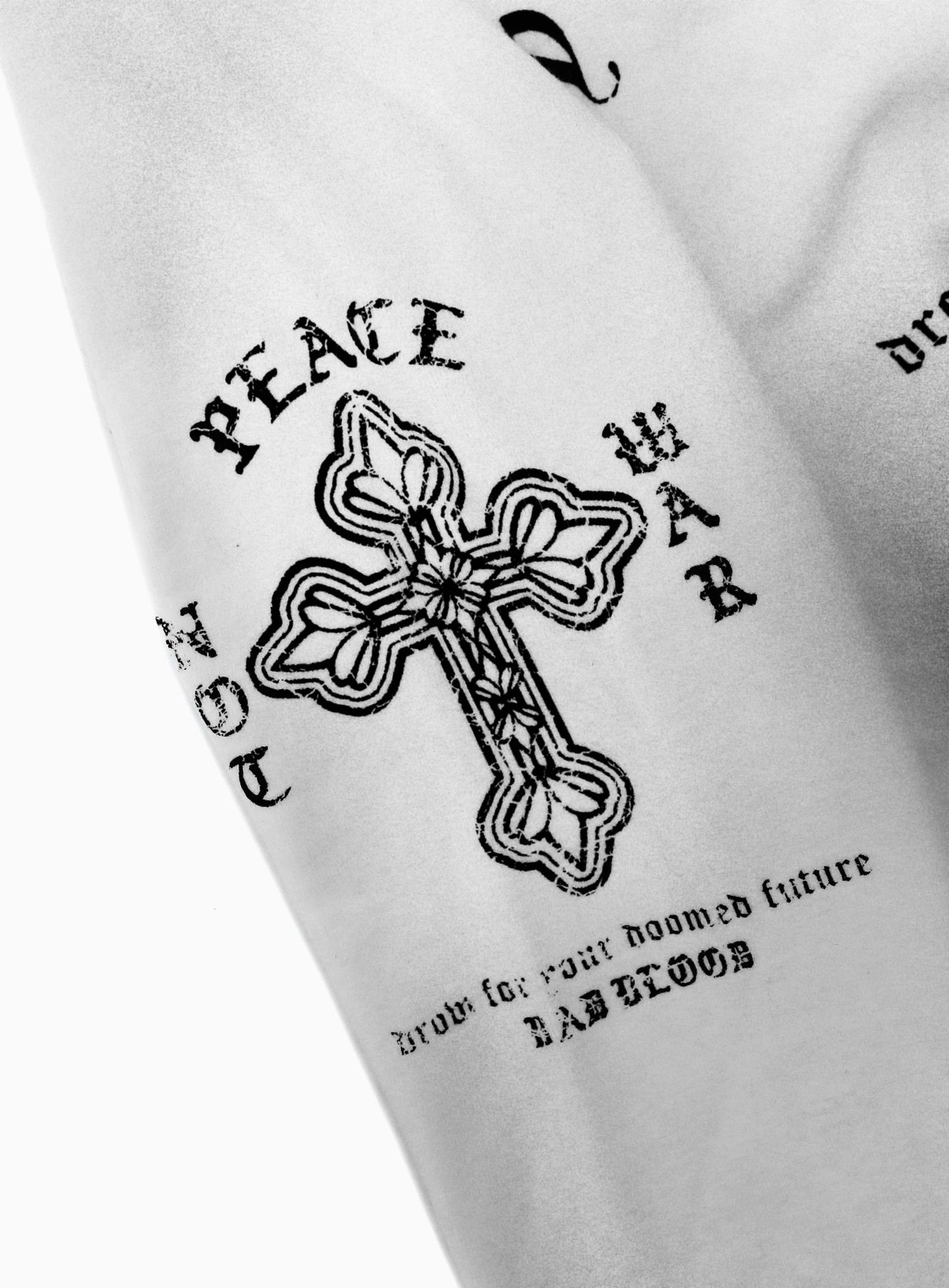 [w-hde25-086] PEACE NOT WAR Slim Cutout Hoodie - White