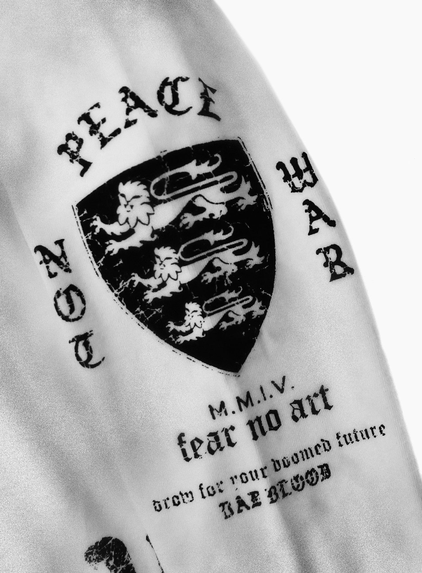 [w-hde25-086] PEACE NOT WAR Slim Cutout Hoodie - White