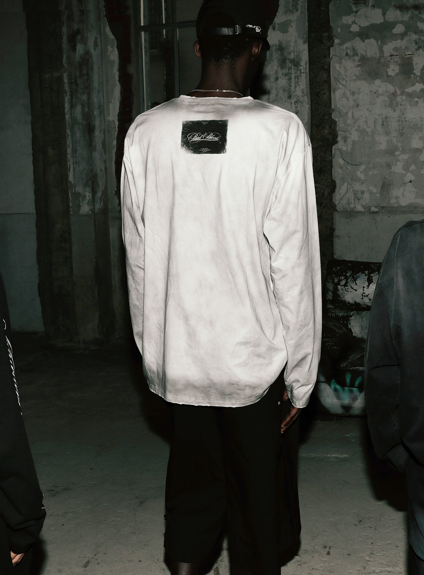 Dark Classic Long Sleeve - Dusty White