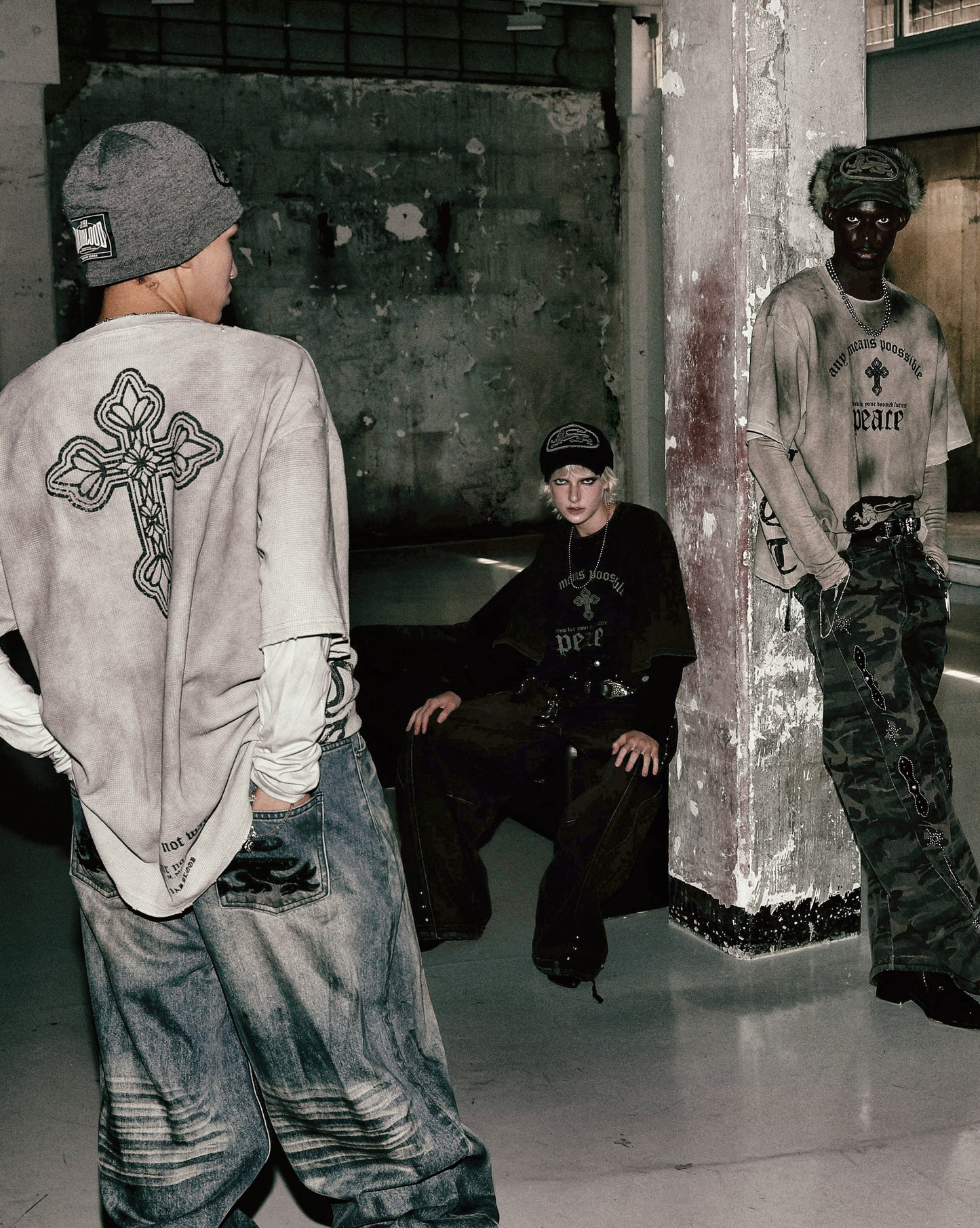 PEACE NOT WAR T-shirt - Dusty White