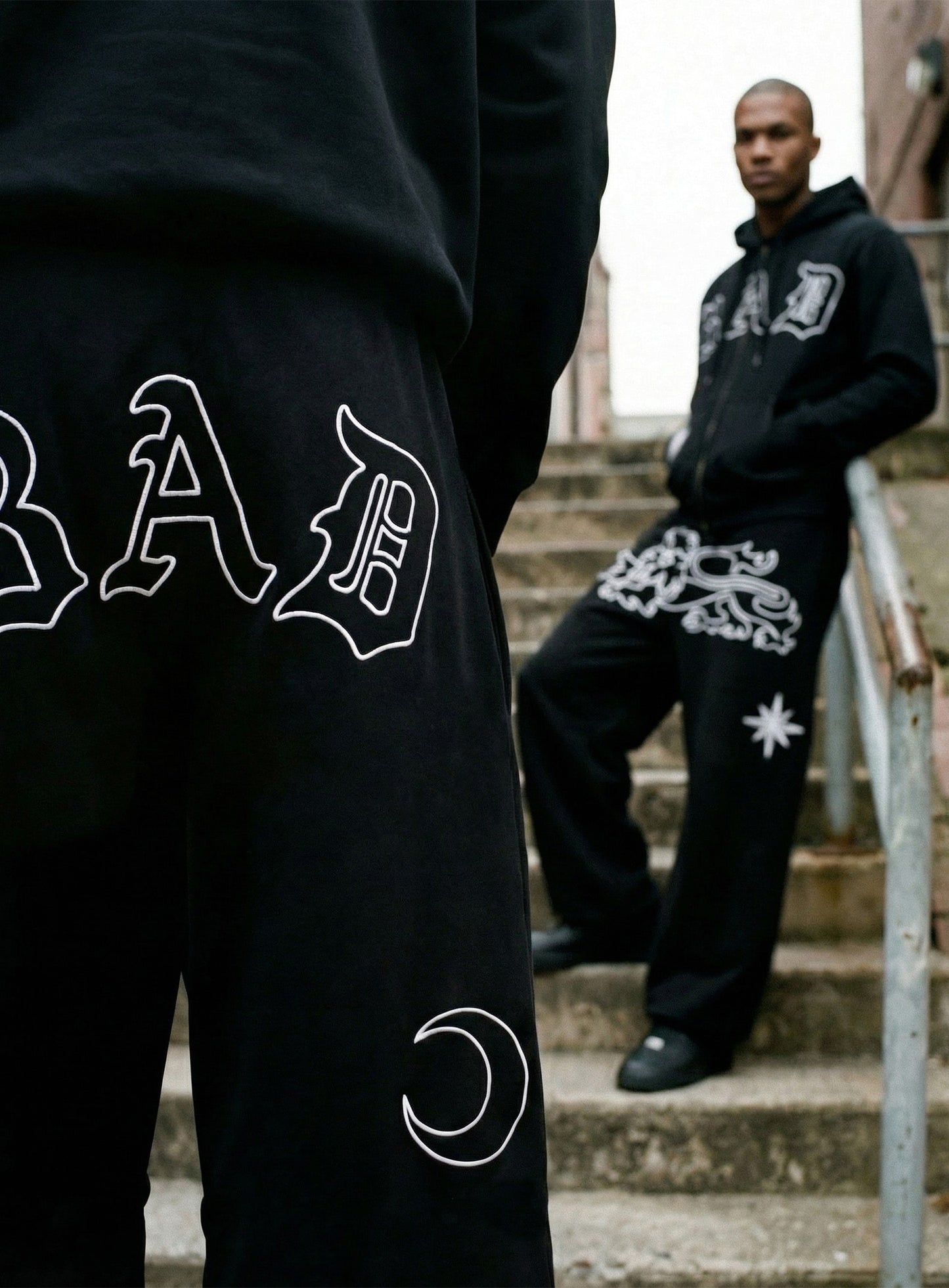 [w-pts26-001] Titan Stroke Baggy Joggers - Black