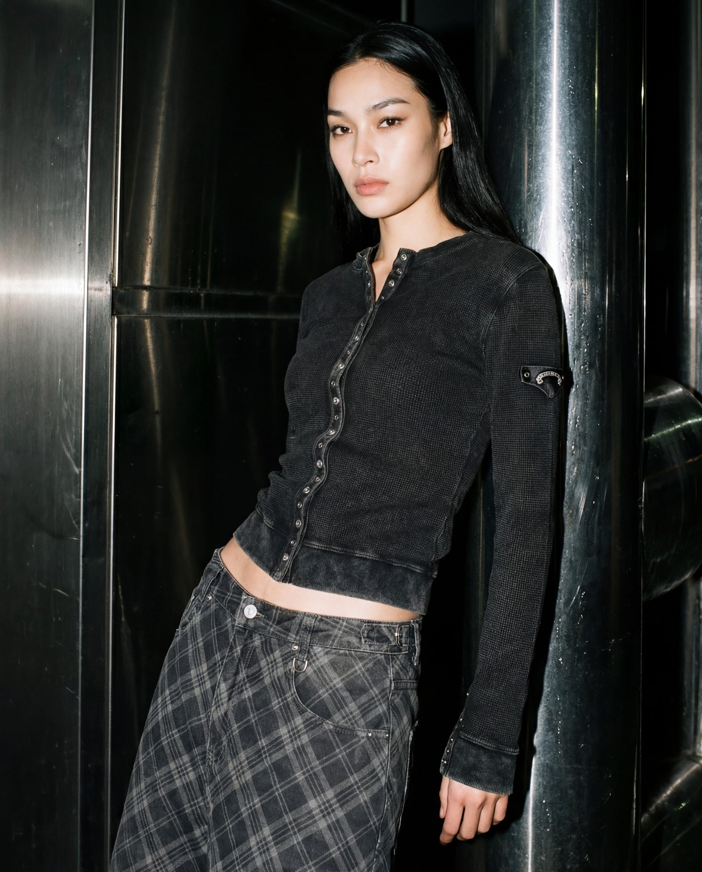 [w-pts25-124] Lion Patch Washed Barrel Pants - Black Denim Check