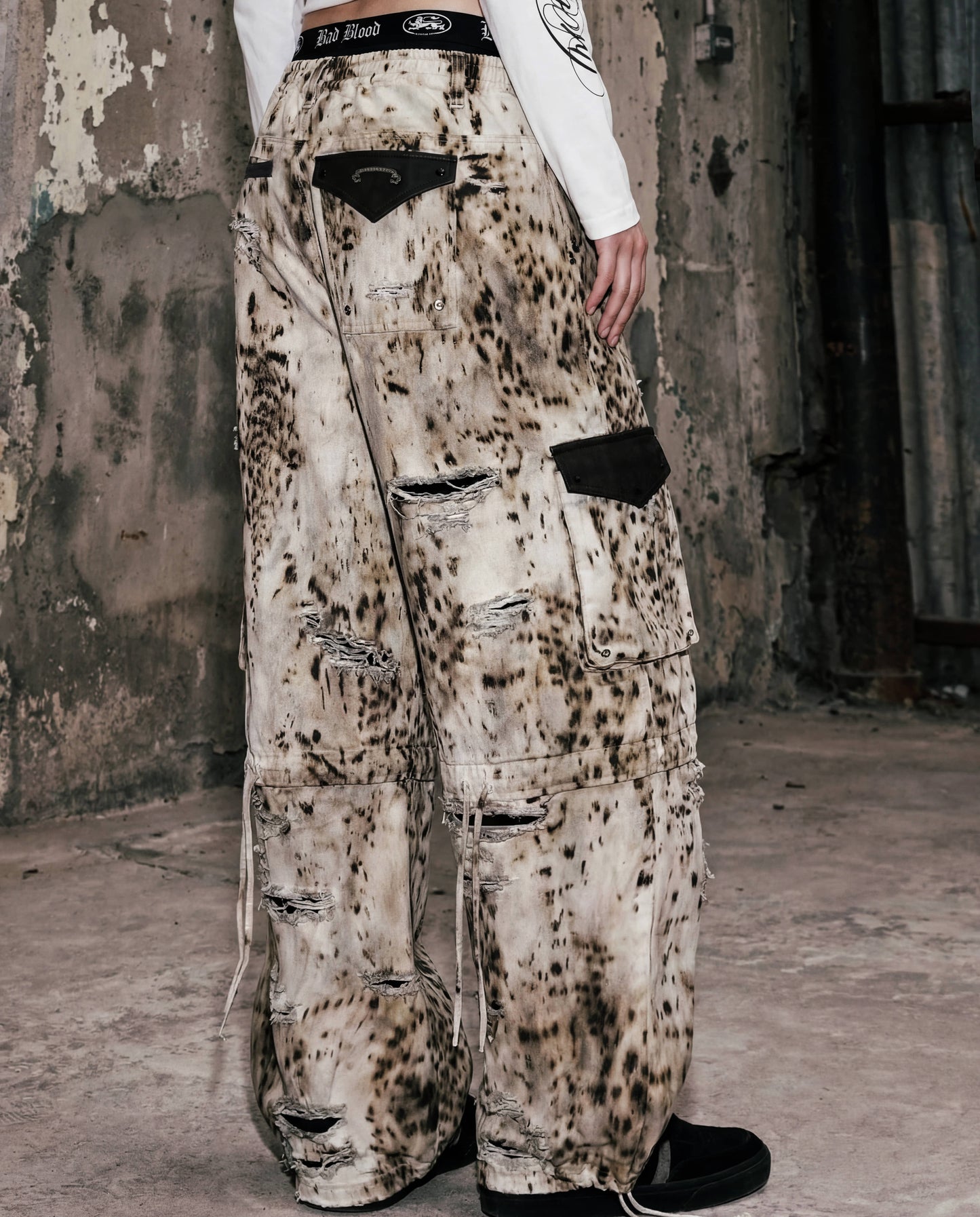 [w-pts25-088] Distressed Convertible Cargo Pants - Oil Leopard