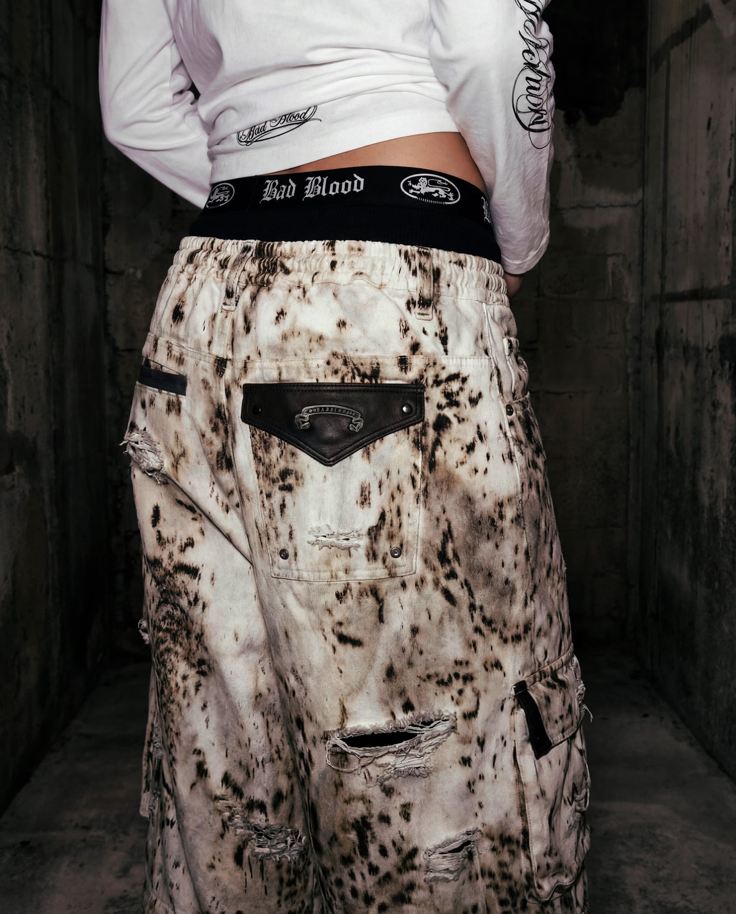 [w-pts25-088] Distressed Convertible Cargo Pants - Oil Leopard