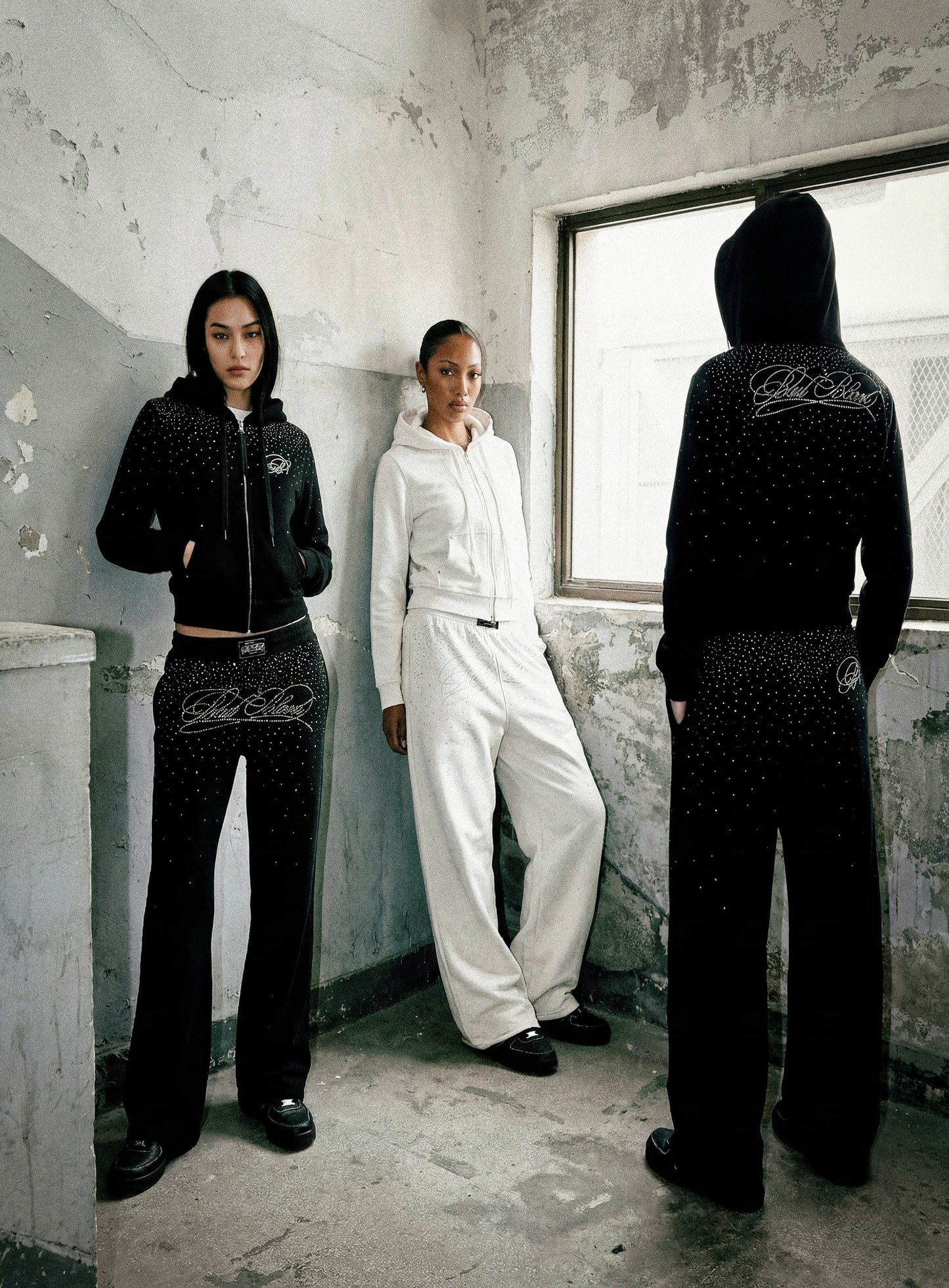 [w-hde25-077] Dark Classic Rhinestone Hooded Zip-Up Slim Fit - White