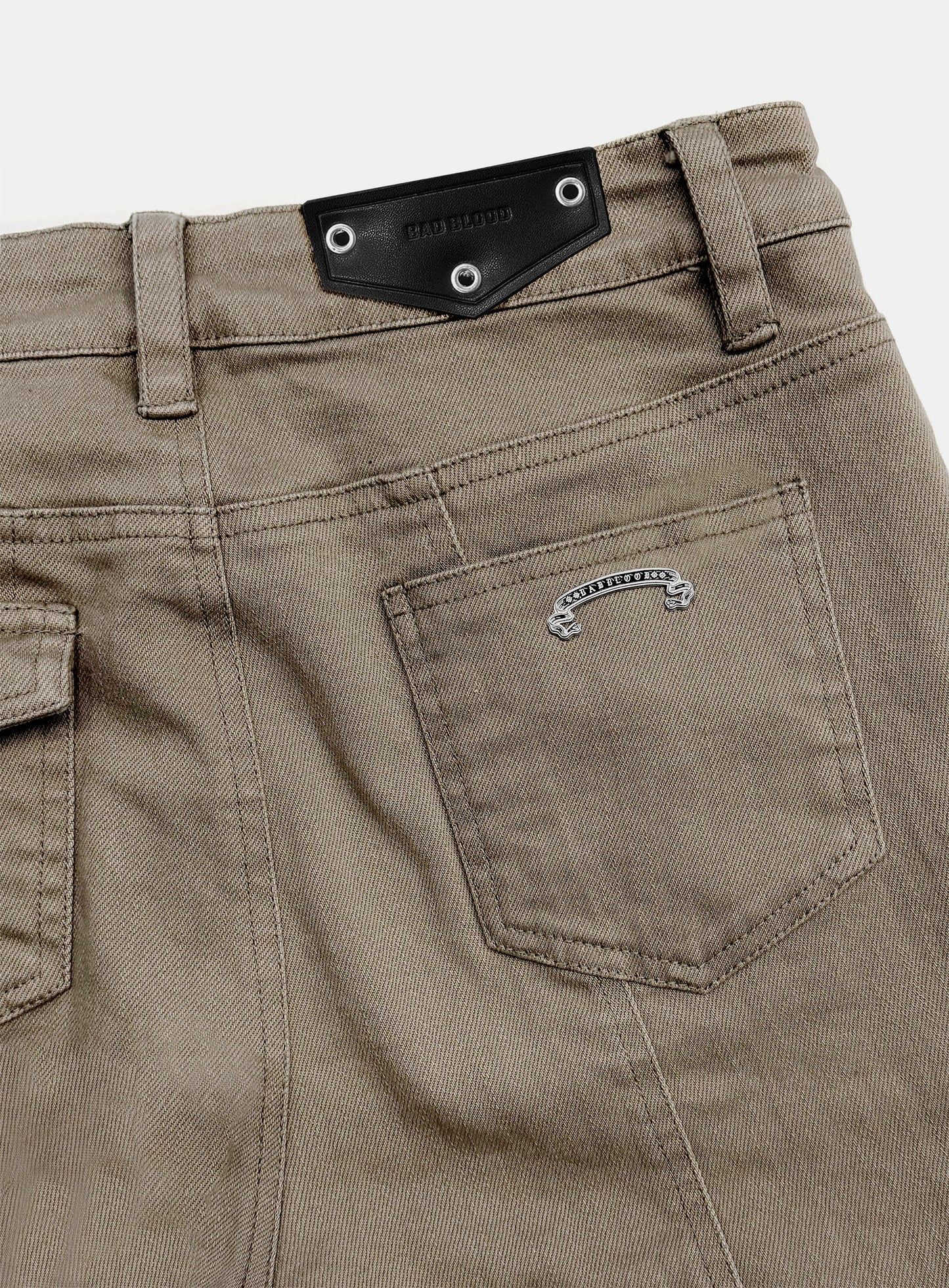 [w-pts26-090] 109 Low-Rise Cargo Bootcut Pants - Beige