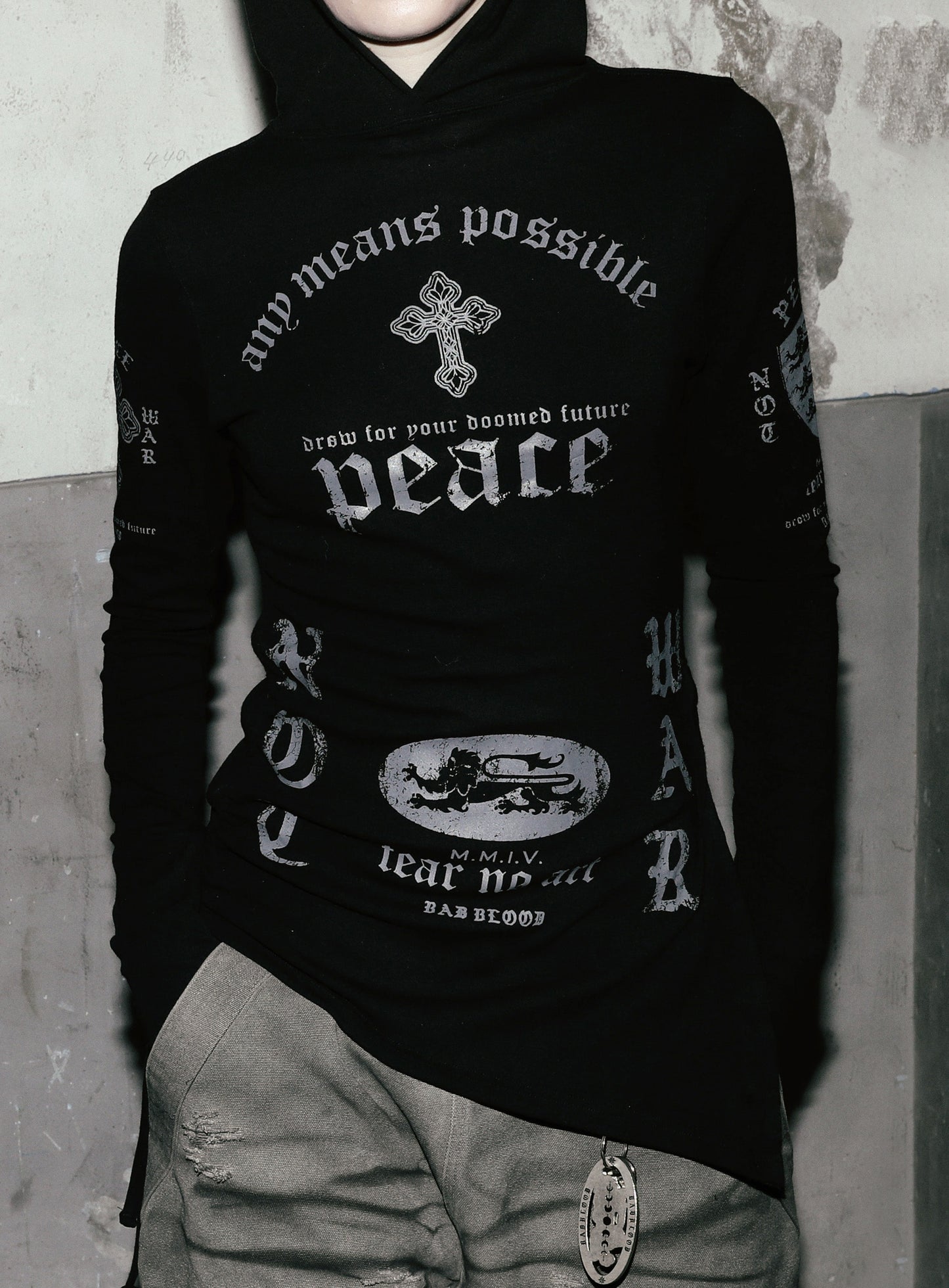 [w-hde25-089] PEACE NOT WAR Slim Cutout Hoodie - Black